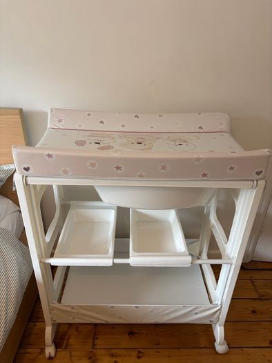 Babylo bath and baby changing table