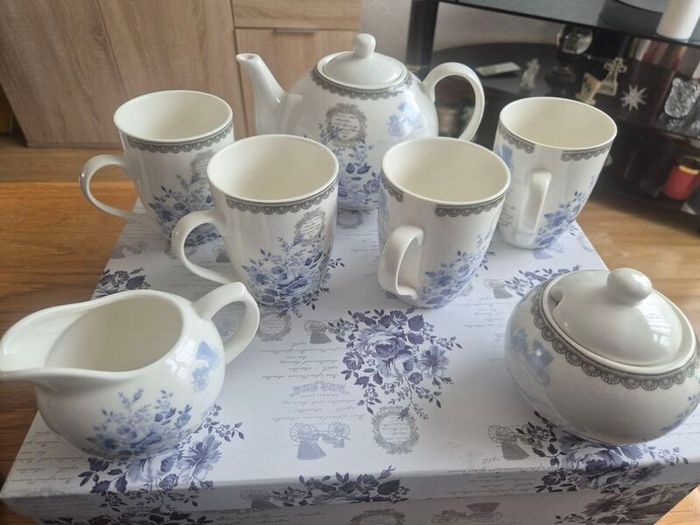 Brand New Emma James Fine Bone China 7-Piece Tea Set In Gift Box