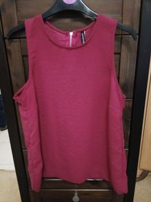 Red rose sleeveless top