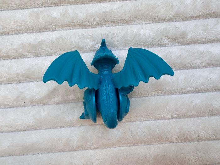 Disney How to Train Your Dragon Burger King  Stormfly Rolling action Figure approx. 10 cm. Used Please see photos