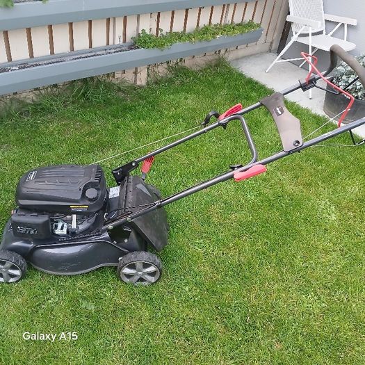 Self drive petrol lawnmower