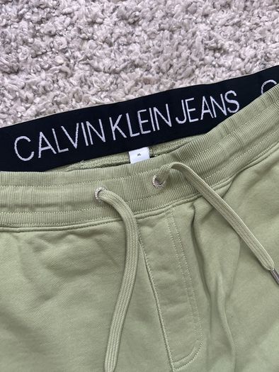 Calvin Klein Jeans green shorts (XL)
