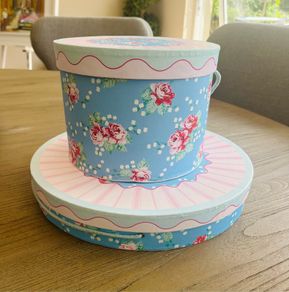 Cakestand & Teapot / Cup & Saucer