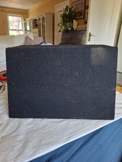 600 watt sub woofer in cabinet