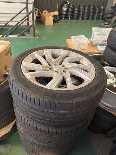 21" Range Rover sport alloy with tyres