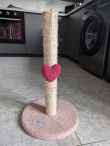 AniOne Pepe & Kitty Scratching Post Apricot