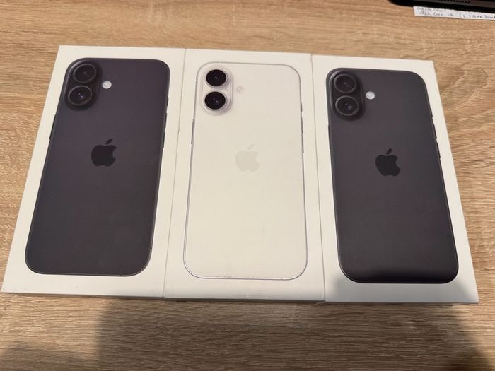 iphone 16 plus 256GB (BLACK COLOUR)IRISH STOCK UNLOCKED 1 Year Apple Warranty Free Screen Protector and Phone Cover RECEIPT