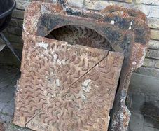 2x Heavy Duty D400 Manhole Covers & Frames (600mm) - Saint Gobain PAM