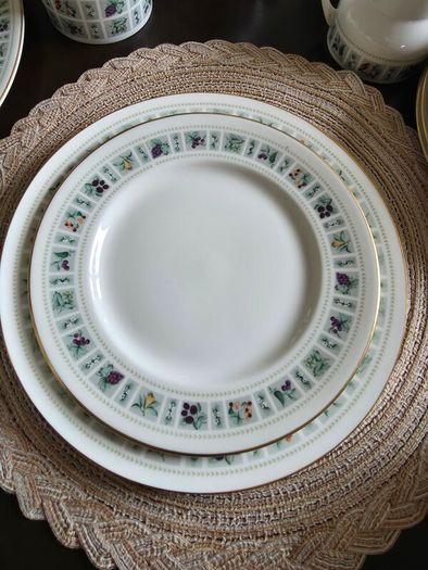Royal Doulton Tapestry Fine China Dinner Set Made in England