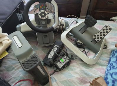 Xbox360. console, official steering wheel + games