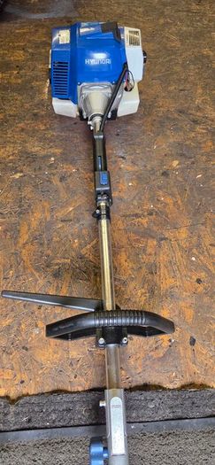 Long hedge trimmer Hyundai