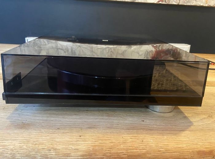 Rega RP8 Planar 8 Turntable with RB808 Tonearm and TTPSU Speed Control Power Supply Unit