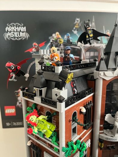 LEGO DC Arkham Asylum 76300