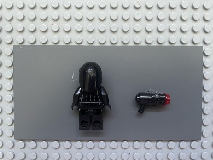 lego Star Wars sw0520 Imperial Gunner minifigure- Helmet with Silver Imperial Logo, Light Nougat Head, Open Mouth
