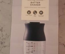 Batter shaker by Lekue