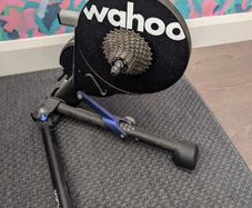 Wahoo KICKR v5 (2020) Smart Trainer + Training mat | Excellent Condition