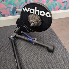 Wahoo KICKR v5 (2020) Smart Trainer + Training mat | Excellent Condition