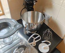 KitchenAid Artisan Stand Mixer + Glass Bowl + Accessories + FREE Cake Stand
