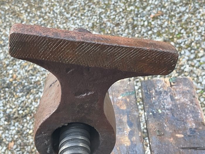 Vintage leg vise