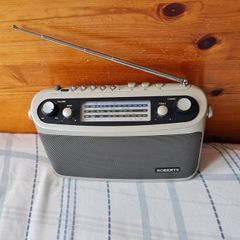 Roberts classic 928 radio silver R9928 works perfectly