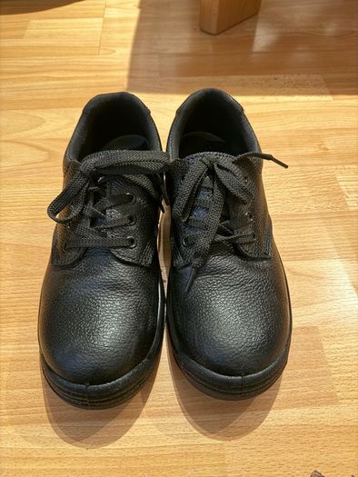 Safety boots, size 40 EUR