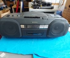 SONY CD RADIO CASSETTE-CORDER Model No. CFD-6, in very good cosmetic condition