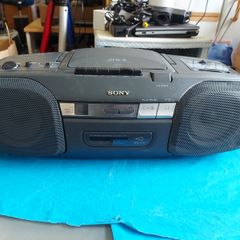 SONY CD RADIO CASSETTE-CORDER Model No. CFD-6, in very good cosmetic condition