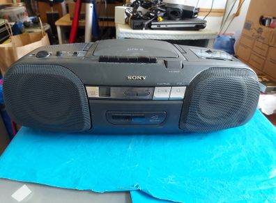 SONY CD RADIO CASSETTE-CORDER Model No. CFD-6, in very good cosmetic condition