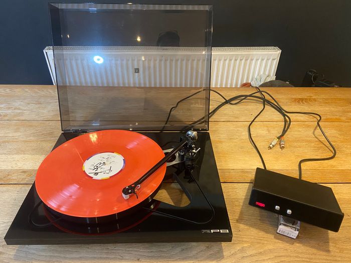 Rega RP8 Planar 8 Turntable with RB808 Tonearm and TTPSU Speed Control Power Supply Unit