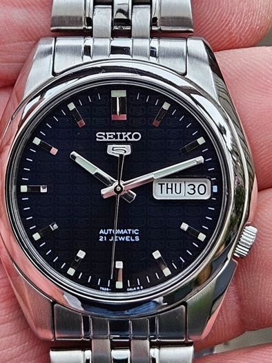 Watch Seiko 5 Automatic.