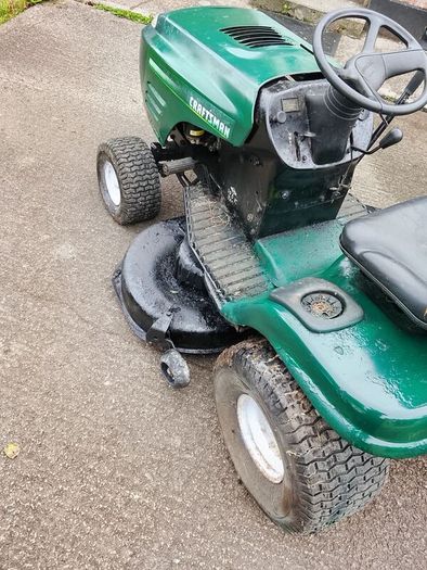 Craftsman lt1000 ride on  lawnmower
