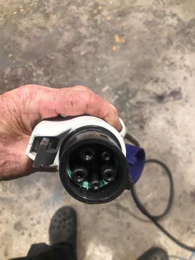 Yazaki portable car charger