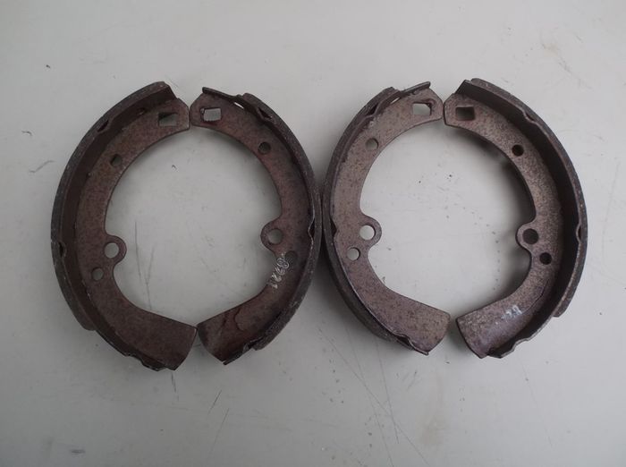Nissan Brake Shoes.