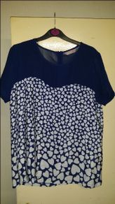 Brand new lovely blouse by Awear Heart Print size UK16 EUR44 Price includes postage