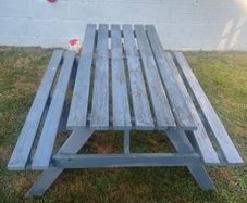 Picnic table