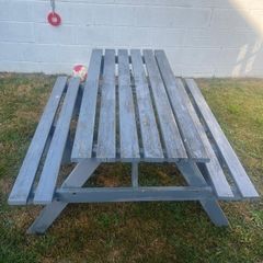 Picnic table