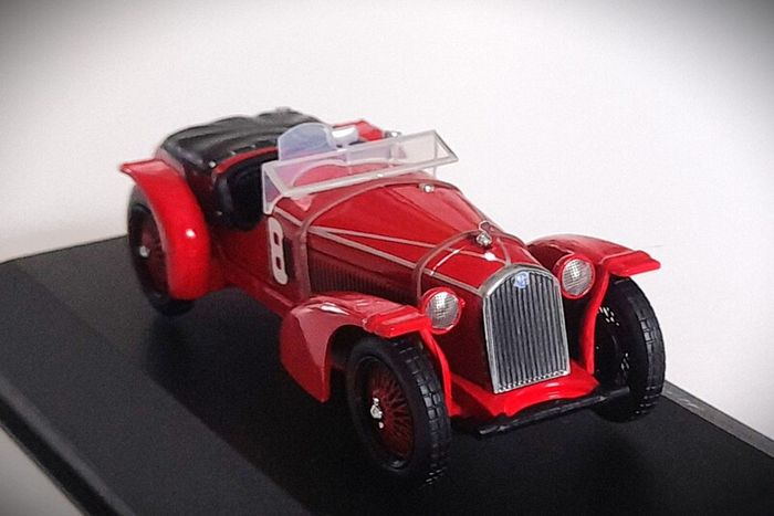 Diecast Model Le Mans Winning Alfa Romeo 8C 2300 Le Mans 1932 1st - IXO 1:43