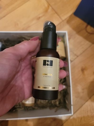 R&R 5 Piece Gift Set of natural, plant-based skincare brand from Ghana in Africa.