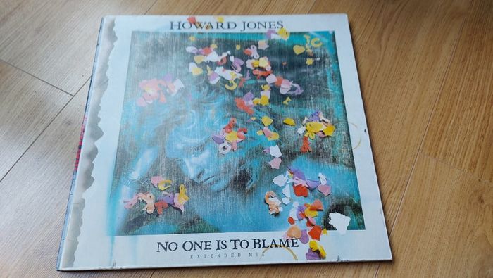 Varied batch of Vinyl records - all priced at 5 or 10 euro