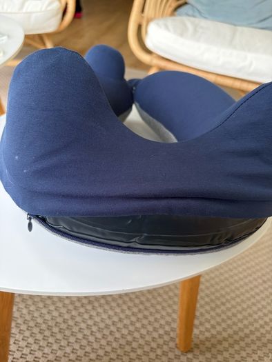 Inflatable travel pillow