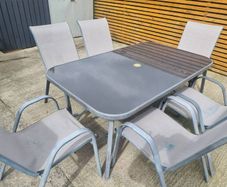 Outdoor table and 6  chairs