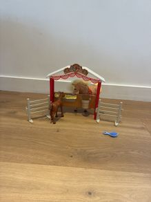 Horse & stable