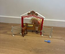 Horse & stable