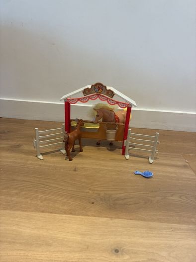 Horse & stable