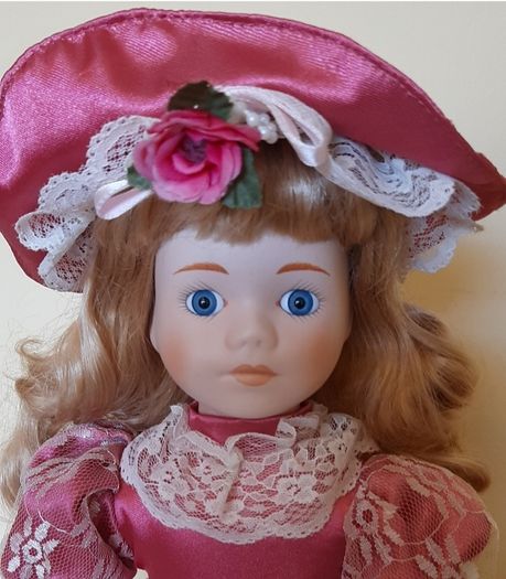 9 x  Porcelain dolls