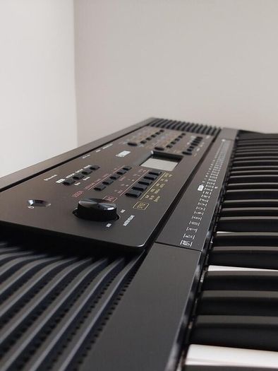 Yamaha PSR-E273 keyboard - brand new
