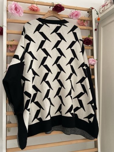 jumper nwt exquiss's brand freesize over sized jumper with side slits black & cream