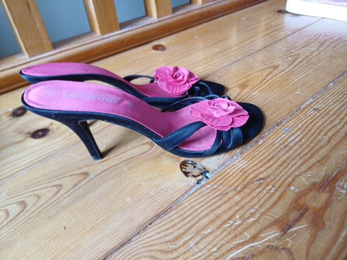 Size 5 Black and Pink Sandals