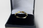 18k Yellow Gold Ring With Diamonds - 4.13 Grams