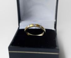 18k Yellow Gold Ring With Diamonds - 4.13 Grams